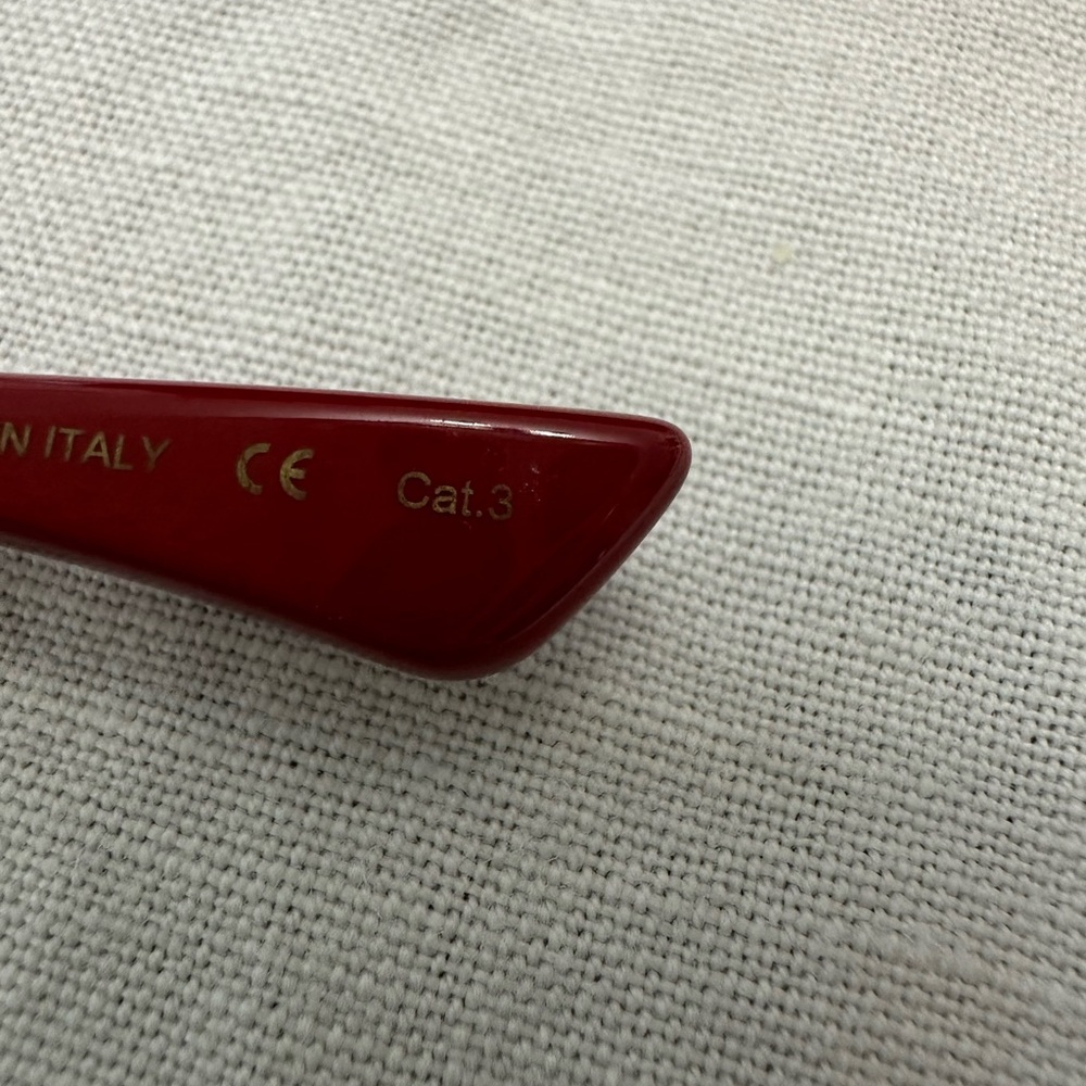 Gucci sunglasses with authenticity card, cloth and case. Perfect condition. - Picture 13 of 14